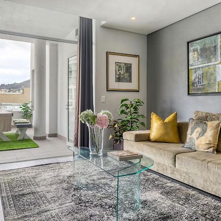 Backup-Powered Classic Luxury Apartment Kapstaden Exteriör bild